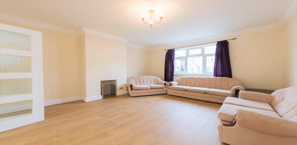 			NEW INSTRUCTION (Private Garden), 4 Bedroom, 1 bath, 1 reception Flat			 Fleetwood Road, DOLLIS HILL